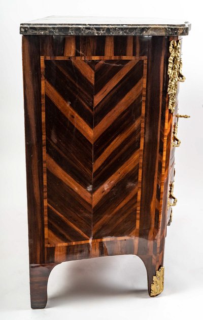 Cassettone d'epoca Luigi XV in legno di raso, palissandro e violetto stampato da Bon Durand