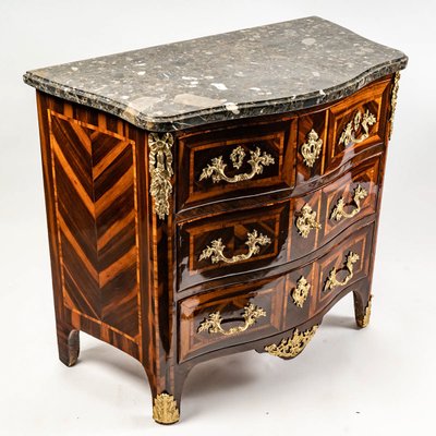 Cassettone d'epoca Luigi XV in legno di raso, palissandro e violetto stampato da Bon Durand