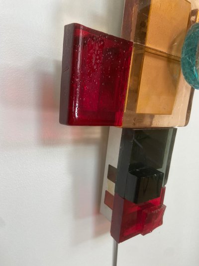 Light sculpture or wall lamp in colored glass.