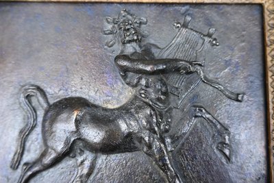 coppia di targhe in bronzo con centauri Italia XIX