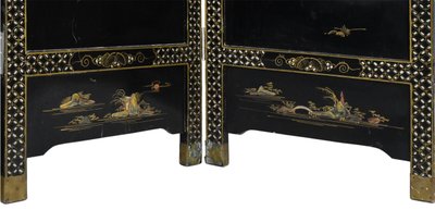 Paravento cinese a quattro ante in legno laccato e intarsi in pietra dura