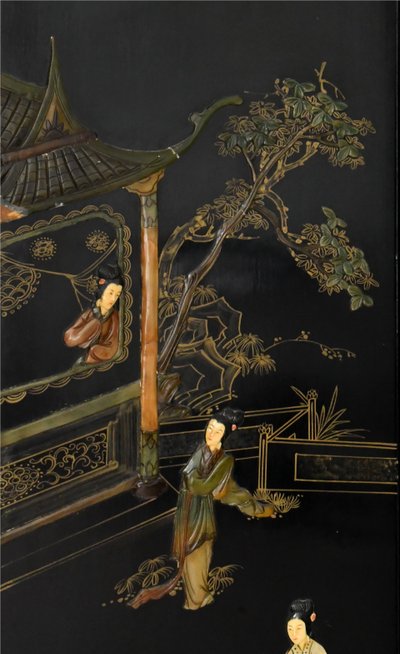 Paravento cinese a quattro ante in legno laccato e intarsi in pietra dura