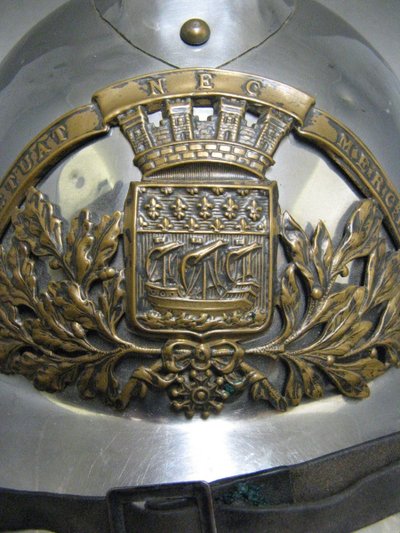 Casque De Pompier De La Ville De Paris Mle 33.