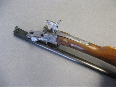 Wilderer-Gewehr mit St. Etienne-Brosche XIX.