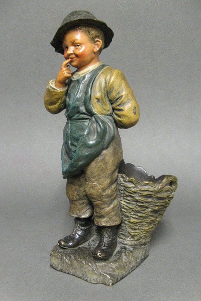 Scultura in terracotta di Bernard Bloch "Piccolo pescatore".