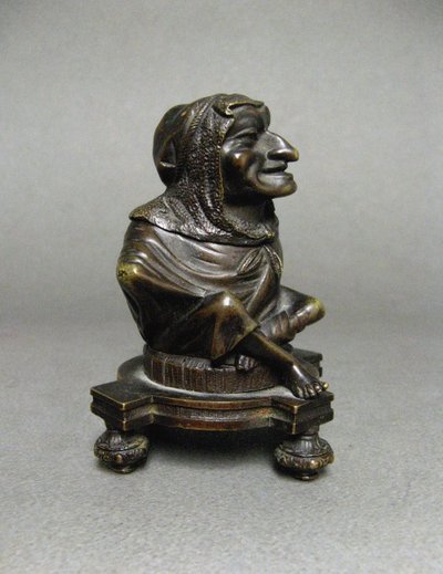 Scultura in bronzo a calamaio decorata con un nano o uno gnomo XIX secolo.