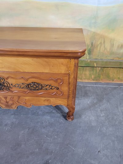 Petit commode époque XVIII ème en merisier