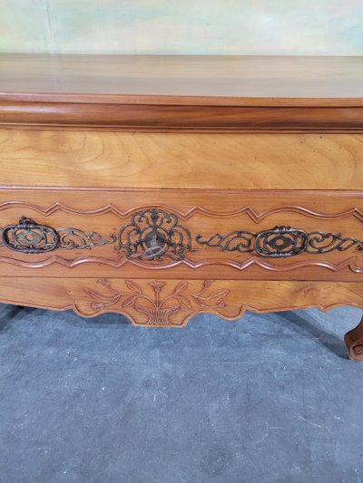 Petit commode époque XVIII ème en merisier