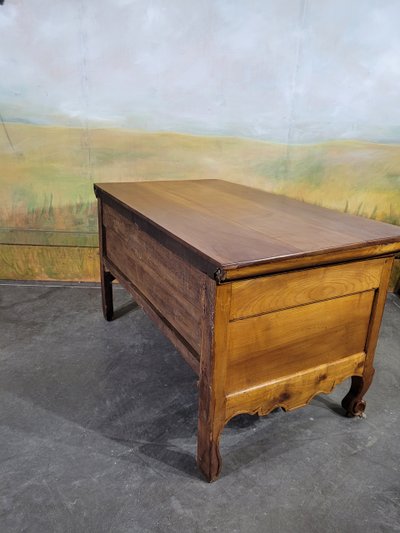 Petit commode époque XVIII ème en merisier