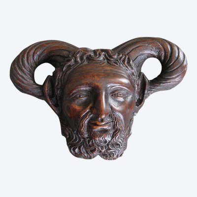 Testa di fauno in legno intagliato del XVIII secolo.