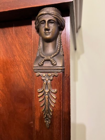 Grande armadio in stile Impero in mogano e bronzo dorato - Francia, fine XIX secolo