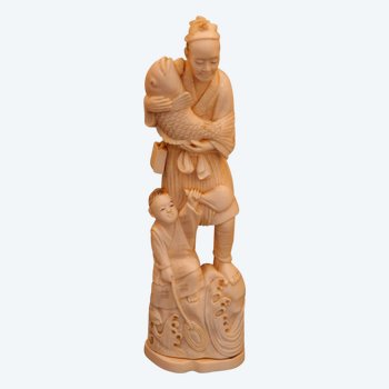 Un Okimono En Ivoire Japonais D’époque XIXe Siècle.