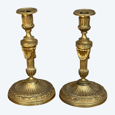Coppia di candelieri in bronzo dorato in stile Luigi XVI - Flambeaux XIX secolo