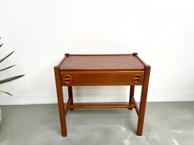 Comodino in teak intagliato, Arne Wahl Iversen