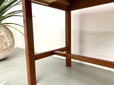 Comodino in teak intagliato, Arne Wahl Iversen