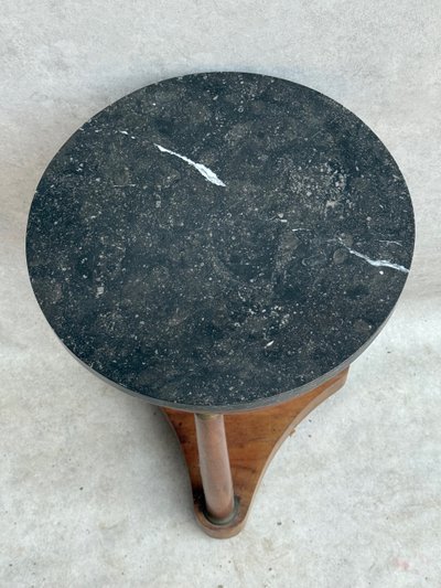 Pedestal table