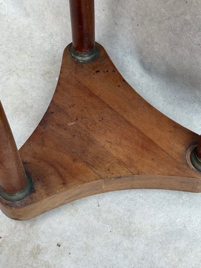 Pedestal table