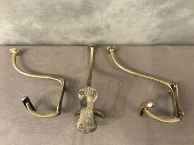 Ensemble de trois porte manteaux, patères en bronze d'époque 19 ème 