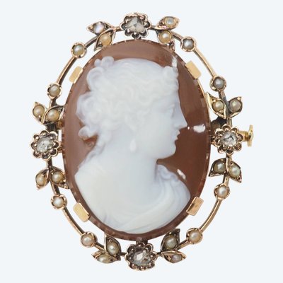 Alte Kamee-Brosche auf Karneol in Roségold mit Diamanten und feinen Perlen