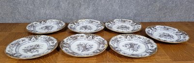 Set of 6 plates plus 1 in early 20th century English porcelain