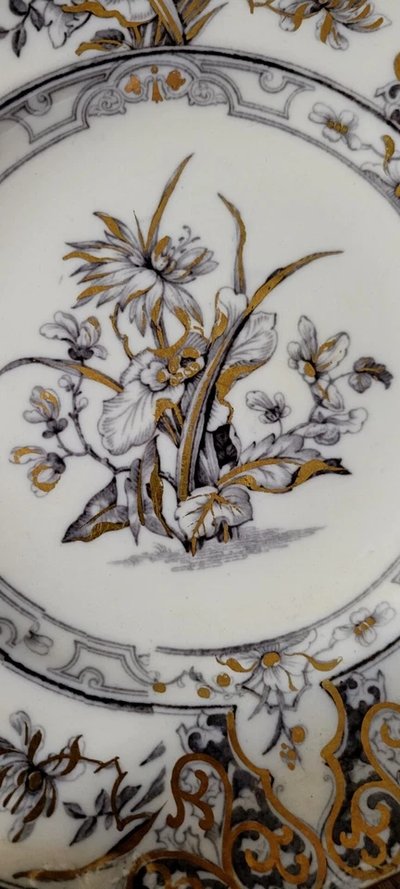 Set of 6 plates plus 1 in early 20th century English porcelain