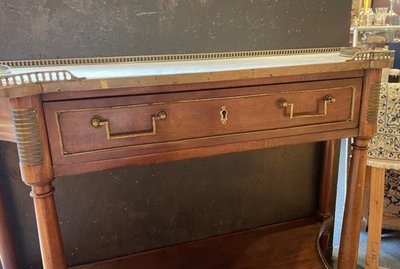 Console Louis XVI en acajou de forme convexe