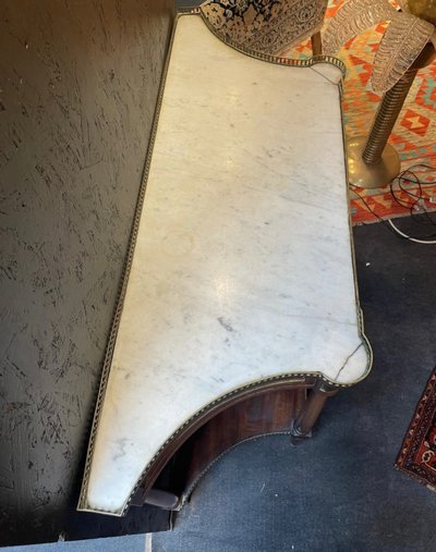 Console Louis XVI en acajou de forme convexe