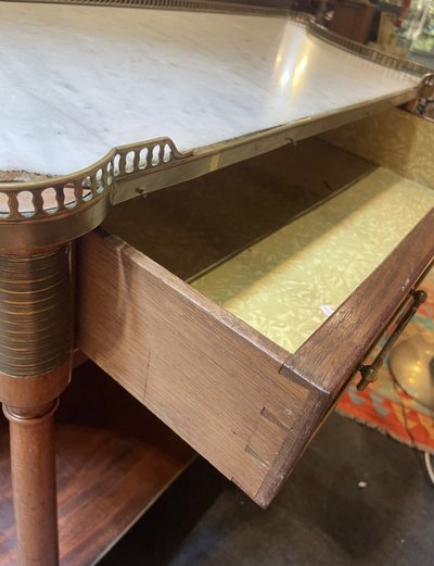 Console Louis XVI en acajou de forme convexe