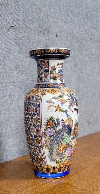 Asie XXeme : grand vase en porcelaine 