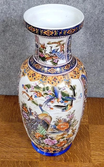 Asie XXeme : grand vase en porcelaine 