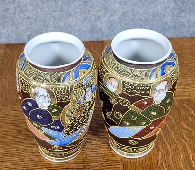 Asie XXeme : paire de vases en porcelaine émaillée de Satsuma