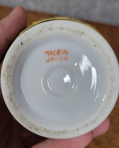 Asie XXeme : paire de vases en porcelaine émaillée de Satsuma