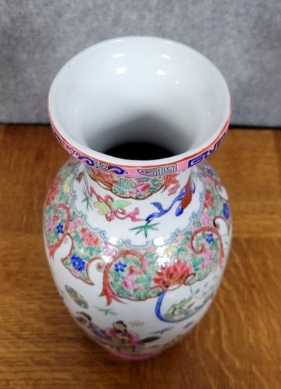 Asie XXeme : important vase en porcelaine   
