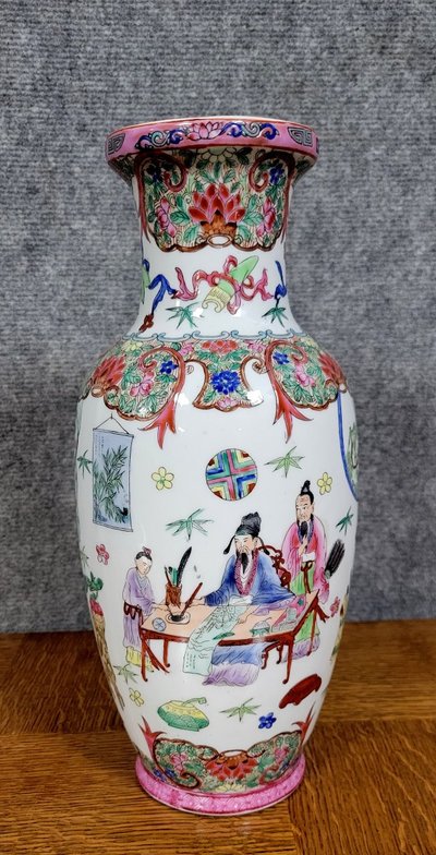 Asie XXeme : important vase en porcelaine   