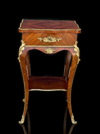 TABLE D APPOINT EN MARQUETERIE ORNÉE DE BRONZE DORÉ ÉPOQUE NAPOLÉON III