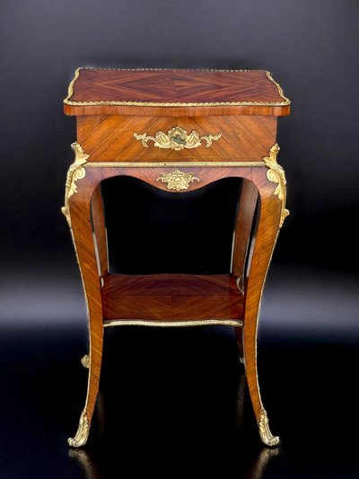 TABLE D APPOINT EN MARQUETERIE ORNÉE DE BRONZE DORÉ ÉPOQUE NAPOLÉON III