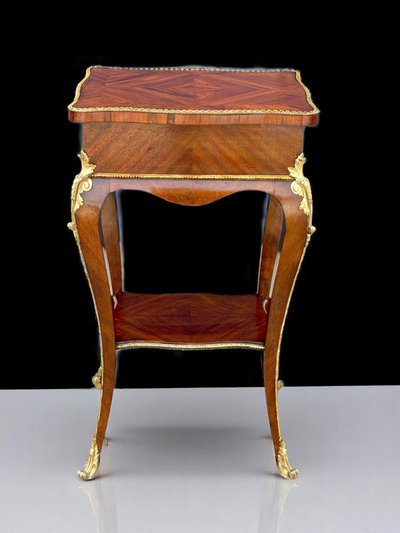 TABLE D APPOINT EN MARQUETERIE ORNÉE DE BRONZE DORÉ ÉPOQUE NAPOLÉON III