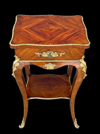 TABLE D APPOINT EN MARQUETERIE ORNÉE DE BRONZE DORÉ ÉPOQUE NAPOLÉON III