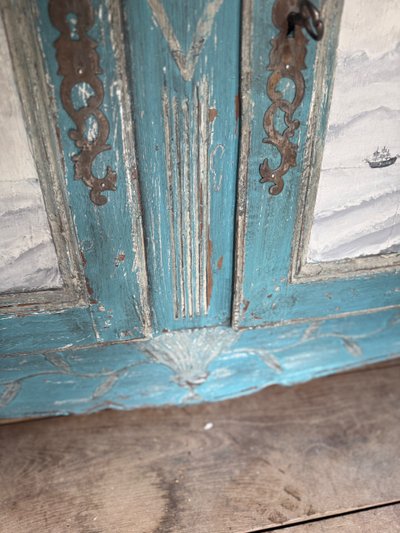 Buffet dressoir Louis XV datant du 18e siècle belle patine et peinture marine