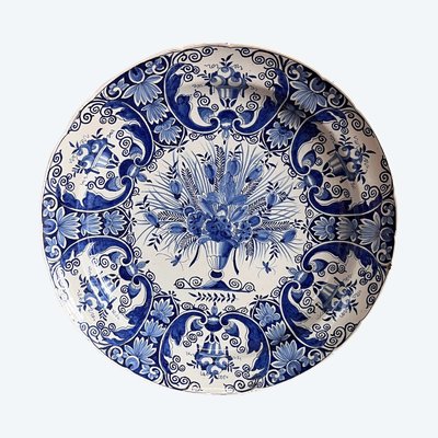 Piatto di Delft del XVIII secolo della bottega "La hache de porcelaine