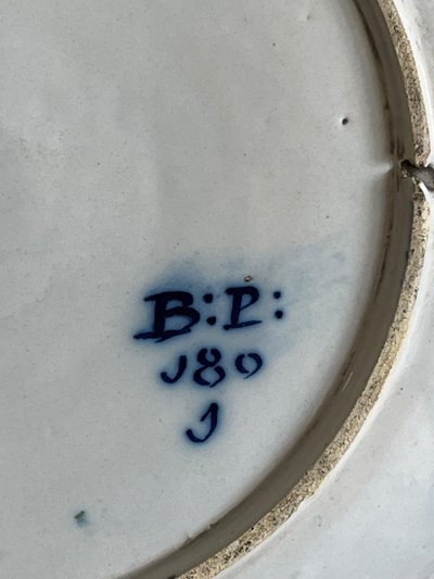 18th century Delft platter "the gilded flowerpot" workshop