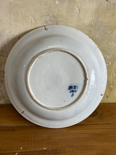 18th century Delft platter "the gilded flowerpot" workshop