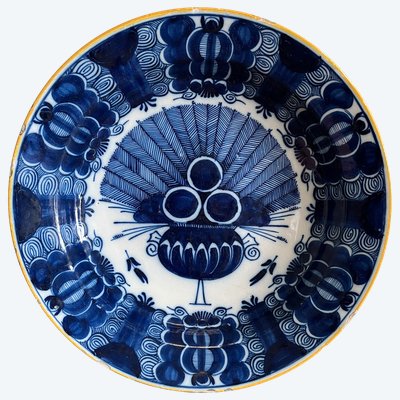 18th century Delft platter "the gilded flowerpot" workshop