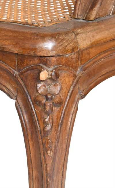 Coppia di poltrone bergère incannucciate in stile Luigi XV