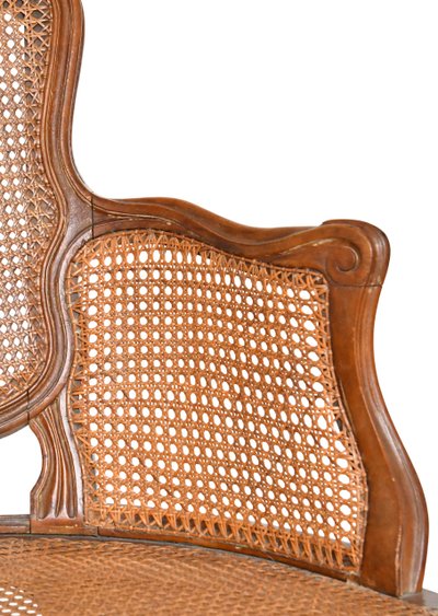 Coppia di poltrone bergère incannucciate in stile Luigi XV