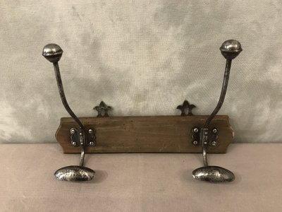Porte manteaux, patère en fer sur bois d'époque 19 ème 