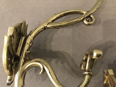 Ensemble de 4 patères, portes manteaux en bronze poli et vernis d'époque début 19 ème 