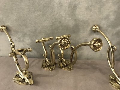 Ensemble de 4 patères, portes manteaux en bronze poli et vernis d'époque début 19 ème 