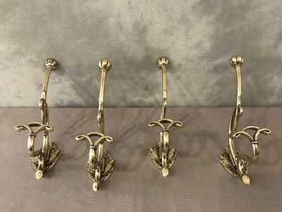 Ensemble de 4 patères, portes manteaux en bronze poli et vernis d'époque début 19 ème 