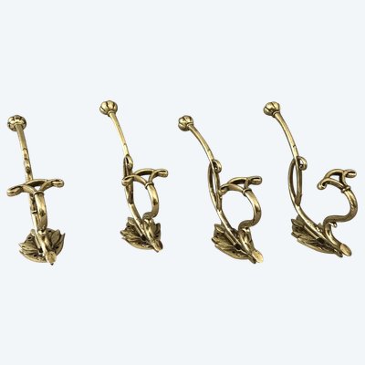 Ensemble de 4 patères, portes manteaux en bronze poli et vernis d'époque début 19 ème 